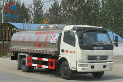 程力威牌CLW5110GNY4鮮奶運(yùn)輸車(chē)