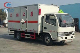 程力威CLW5073XFW5腐蝕性物品廂式運輸車