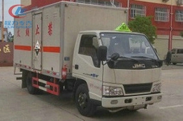 程力威CLW5041XFWJ5腐蝕性物品廂式運(yùn)輸車