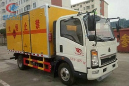 程力威CLW5044XRQZ5易燃?xì)怏w廂式運(yùn)輸車