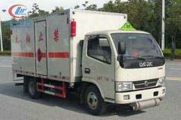 程力威CLW5076XRQ5易燃?xì)怏w廂式運(yùn)輸車